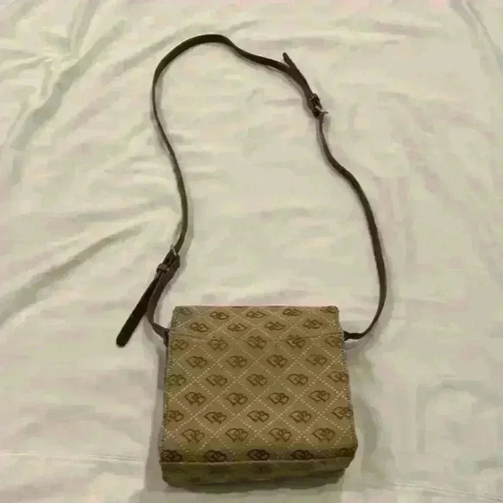Dooney & Bourke size one